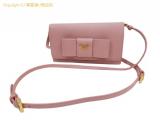 SA524785 : プラダ リボン ストラップ付財布 1M1437 SAFFIANO FIOCCO ORCHIDEAの詳細はこちらから