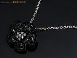 LZLZ13489 : 【FOXEY フォクシ―】ブラックラインストーン 花 フラワーデザイン ネックレス兼ブローチ レセット 瀬戸質店【中古B】の詳細はこちらから