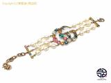 TM2106118 : GUCCI グッチ ゴールドカラー ダブルGロゴ マルチカラー フェイクパール ブレスレット アクセサリーの詳細はこちらから