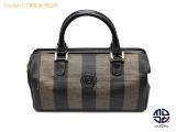 TM2206184 : FENDI tFfB yJ nhobN ~j{XgobN̏ڍׂ͂炩