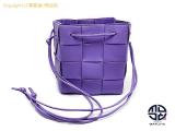 TM2310037 : BOTTEGA VENETA ボッテガヴェネタ マキシイントレチャート スモールカセット バケット ショルダーバックの詳細はこちらから