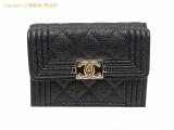 SA528642 : シャネル キャビアスキン BOY CHANEL マトラッセ 三つ折り財布 コンパクトウォレット A84432 ブラックの詳細はこちらから