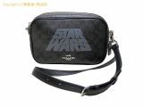 SA529110 : コーチ スターウォーズコラボ シグネチャー ショルダーバッグ/カメラバッグ F88009 ブラックマルチ アウトレット品の詳細はこちらから