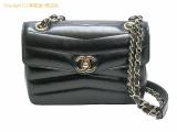 SA530061 : シャネル CHANEL Vステッチ シェブロン ラムスキン Wチェーン ショルダーバッグ ブラックの詳細はこちらから