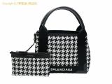 SA530331 : バレンシアガ BALENCIAGA キャンバス/レザー ネイビーカバスXS 390346 ホワイト/ブラック 千鳥格子の詳細はこちらから