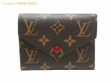SA530335 : ルイ・ヴィトン LOUIS VUITTON モノグラム 三つ折財布 ポルトフォイユ・ヴィクトリーヌ M41938 フューシャの詳細はこちらから