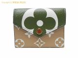 SA530942 : ルイ・ヴィトン LOUIS VUITTON モノグラムジャイアント 三つ折財布 ポルトフォイユ・ゾエ M67640 カーキ/ベージュの詳細はこちらから
