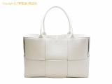 SA531002 : ボッテガヴェネタ BOTTEGA VENETA マキシイントレチャート ザ・アルコ トートバッグ 609175 カーフレザー ホワイトの詳細はこちらから