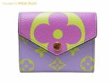 SA531415 : ルイ・ヴィトン LOUIS VUITTON モノグラムジャイアント 三つ折財布 ポルトフォイユ・ゾエ M67670 ピンク/パープルの詳細はこちらから