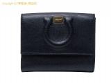 SA532359 : サルバトーレ・フェラガモ FERRAGAMO レザー ガンチーニ Wホック財布 22C844 ネイビーの詳細はこちらから