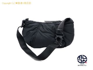 モンクレール MONCLER モンクレール スプレッド ホーボー スモール 黒 ナイロン ショルダーバック 【 TM2305075 】の基本紹介画像