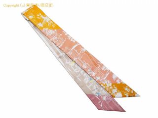エルメス エルメス HERMES スカーフ ツイリー ブールヴァールの陰から BLUSH/ジョーヌドール/ブラン 【 SA532844 】の基本紹介画像