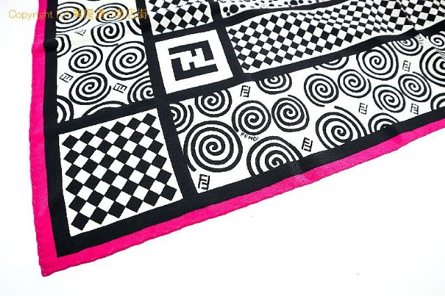 フェンディ FENDI フェンディ シルク スカーフ 【 TM2110023 】のオプション紹介画像(4) フェンディ FENDI フェンディ シルク スカーフ 【 TM2110023 】のオプション紹介画像(4)