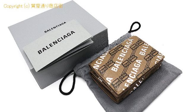 バレンシアガ BALENCIAGA バレンシアガ BBモノグラム 3つ折り財布 キャッシュ ミニウォレット 594312 210HN 【 TM2208003 】のオプション紹介画像(5) バレンシアガ BALENCIAGA バレンシアガ BBモノグラム 3つ折り財布 キャッシュ ミニウォレット 594312 210HN 【 TM2208003 】のオプション紹介画像(5)