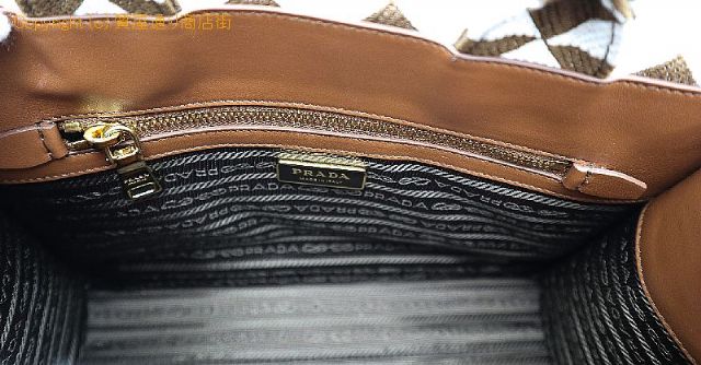 プラダ PRADA プラダ シンボルジャガード ファブリック スモール ハンドバック 【 TM2212001 】のオプション紹介画像(3) プラダ PRADA プラダ シンボルジャガード ファブリック スモール ハンドバック 【 TM2212001 】のオプション紹介画像(3)
