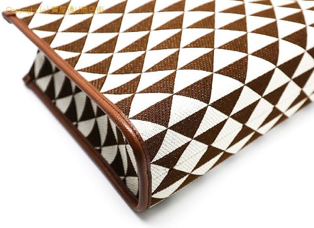 プラダ PRADA プラダ シンボルジャガード ファブリック スモール ハンドバック 【 TM2212001 】のオプション紹介画像(4) プラダ PRADA プラダ シンボルジャガード ファブリック スモール ハンドバック 【 TM2212001 】のオプション紹介画像(4)