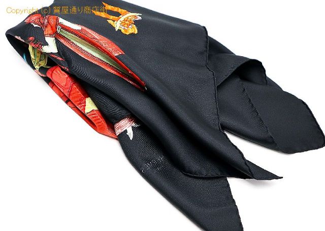 エルメス HERMES エルメス Paris Modiste パリの帽子店 シルク ブラック スカーフ カレ90 アパレル 【 TM2301080 】のオプション紹介画像(4) エルメス HERMES エルメス Paris Modiste パリの帽子店 シルク ブラック スカーフ カレ90 アパレル 【 TM2301080 】のオプション紹介画像(4)