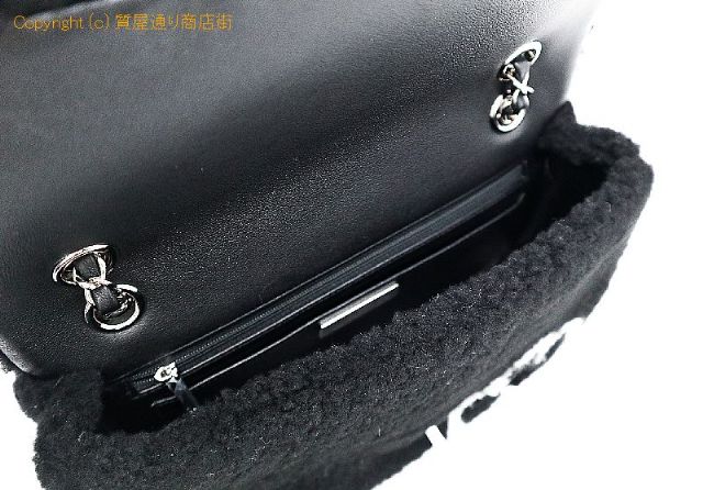 シャネル CHANEL  シャネル ムートン カメリア ココマーク チェーンショルダーバック AS3407 モコモコ 黒 シルバー金具 【 TM2302052 】のオプション紹介画像(4) シャネル CHANEL  シャネル ムートン カメリア ココマーク チェーンショルダーバック AS3407 モコモコ 黒 シルバー金具 【 TM2302052 】のオプション紹介画像(4)